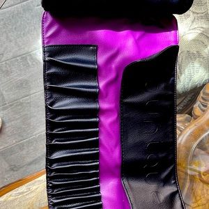 Younique brush roll.